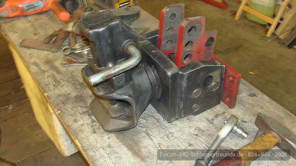 624+946