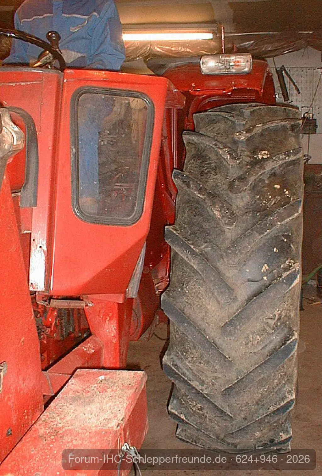 624+946