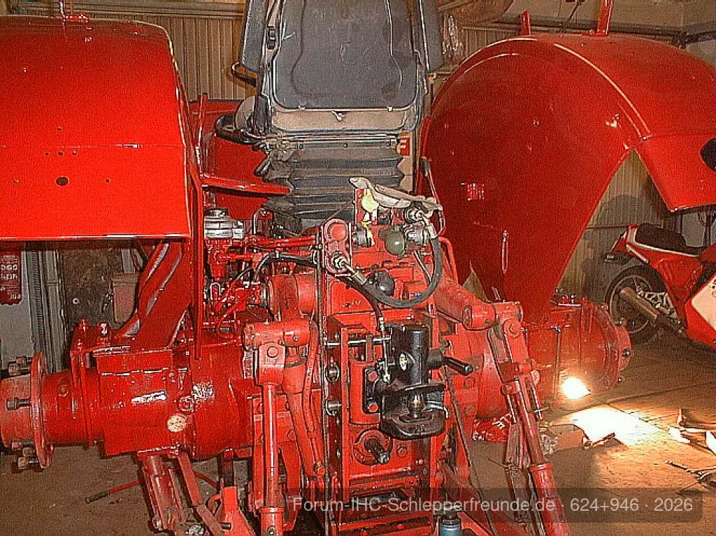 624+946