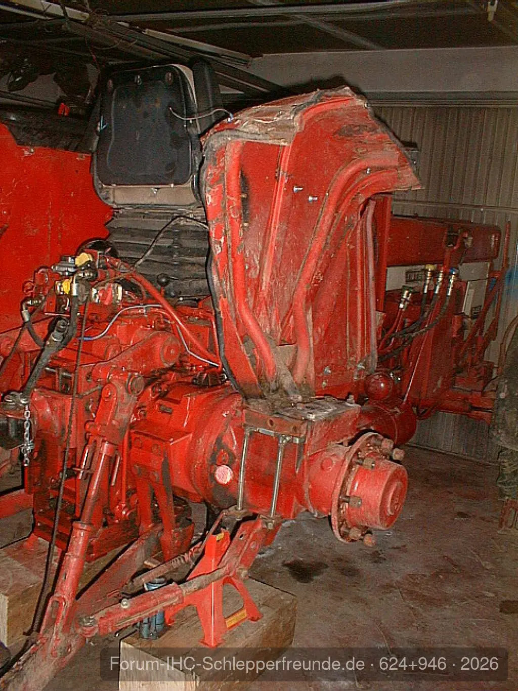 624+946