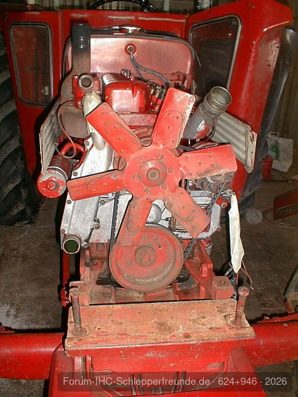 624+946