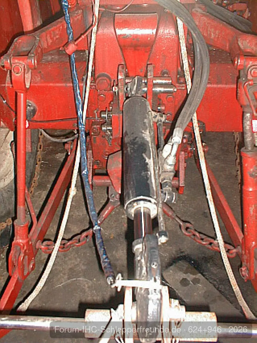 624+946