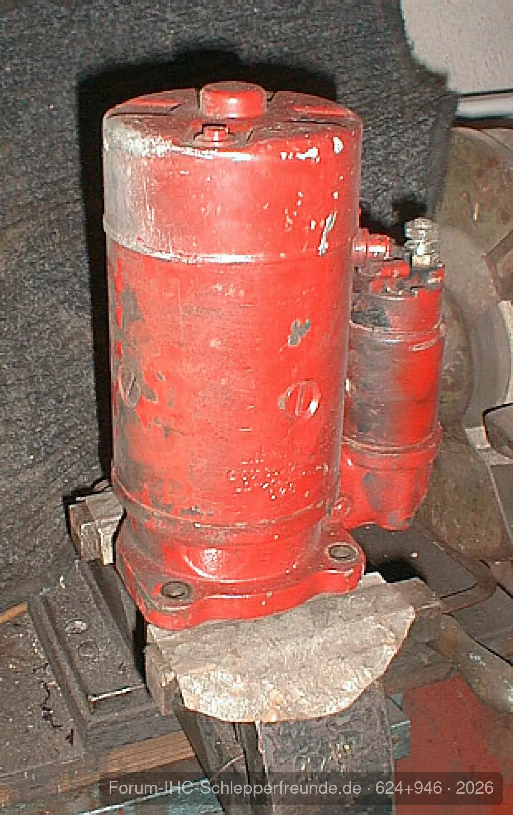 624+946