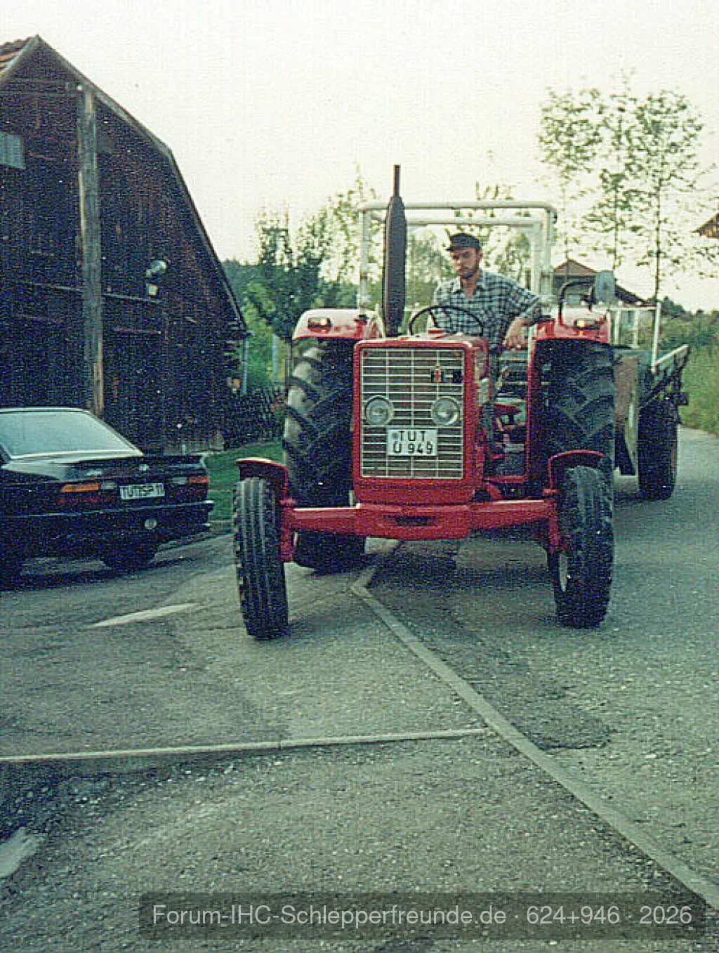624+946