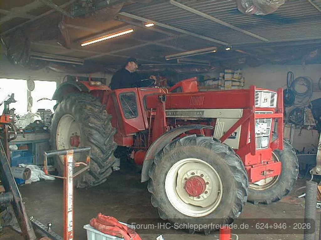 624+946
