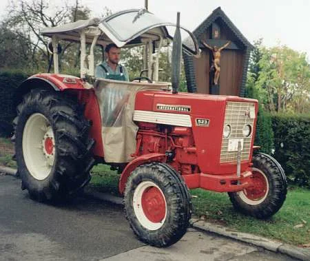 624+946