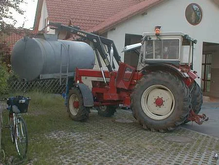 624+946