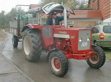 624+946