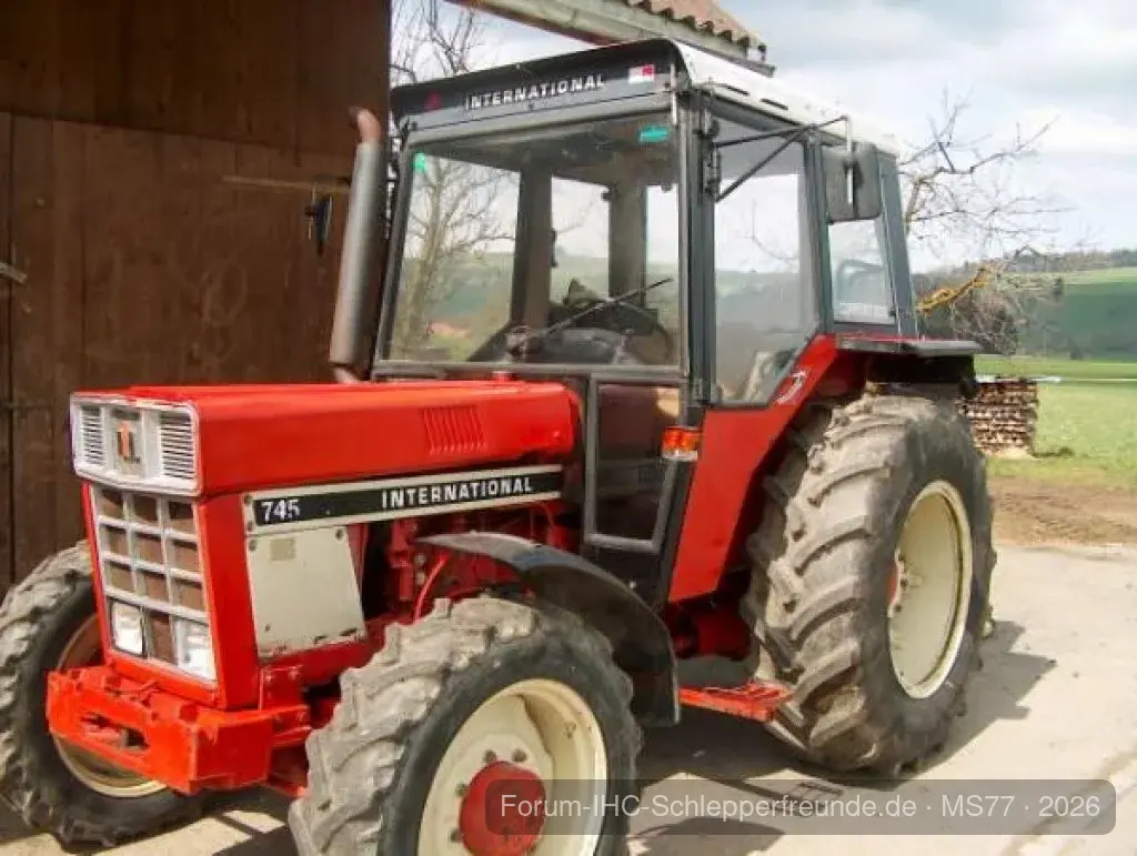 745 mit seitlichem Auspuff