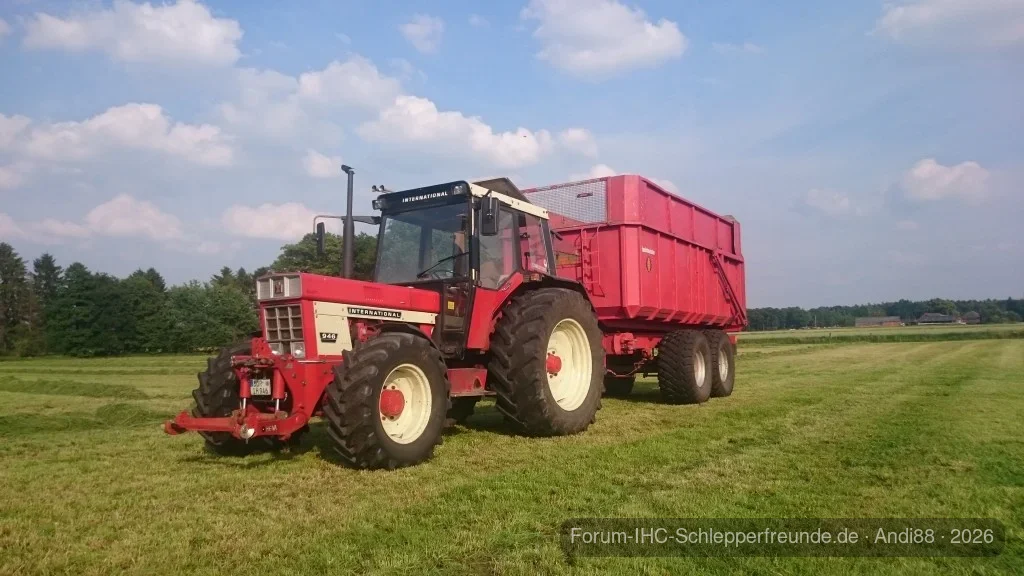 946 beim Gras fahren.