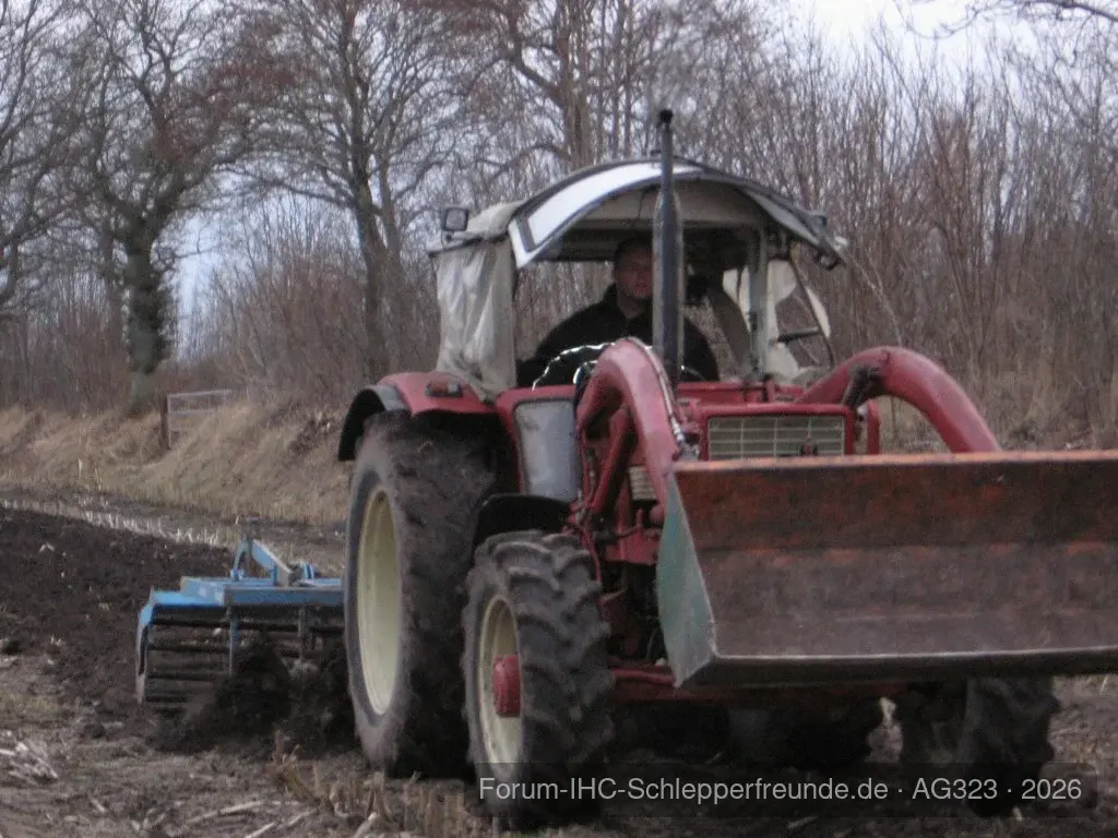 AG 323