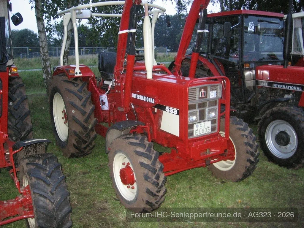 AG323