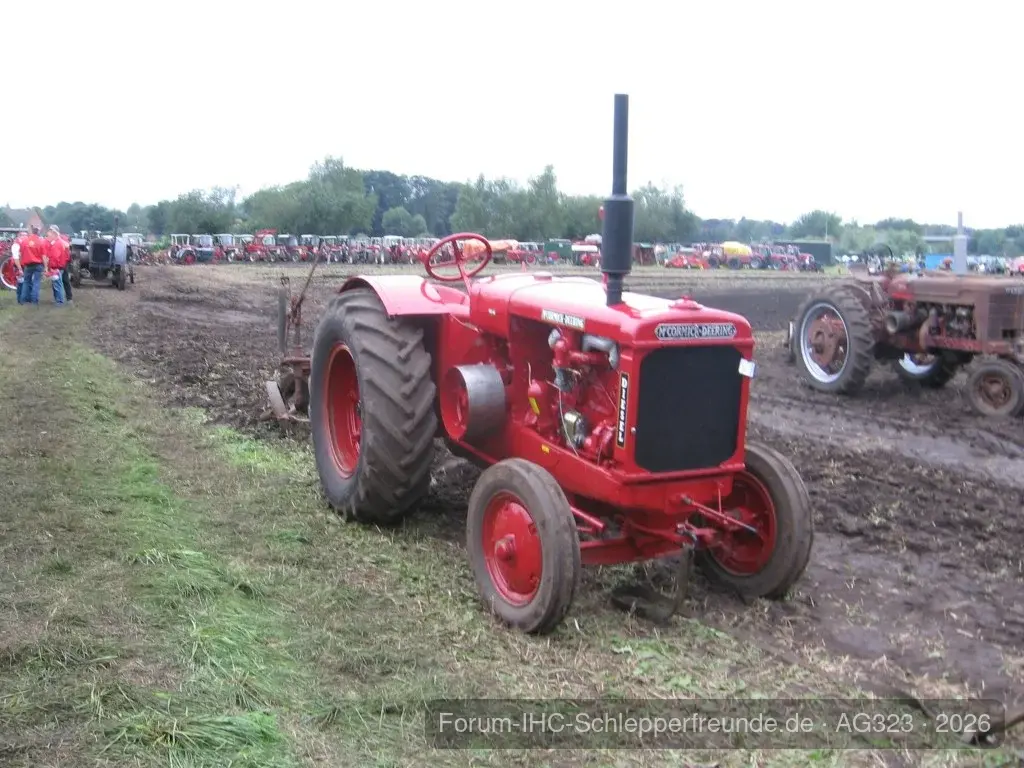 AG323