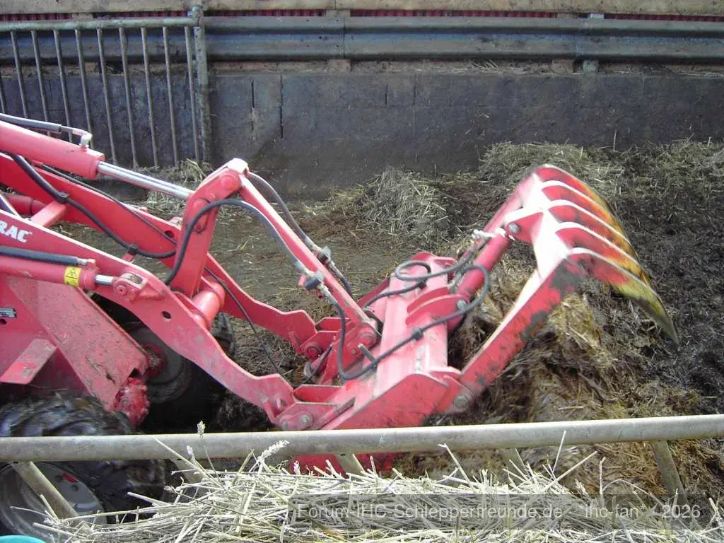 ausmisten mit unseren hoftrac