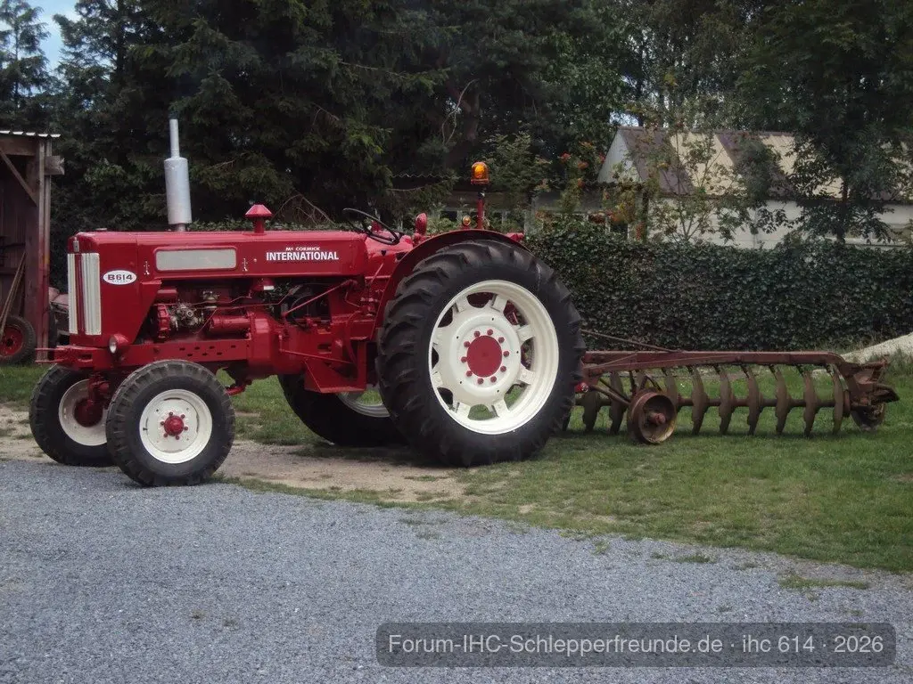 B-614 mit IHC Scheibenegge 1-5