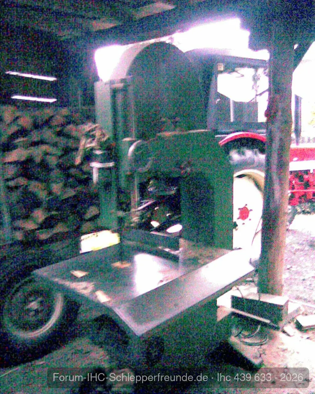 Beim Holzschneiden