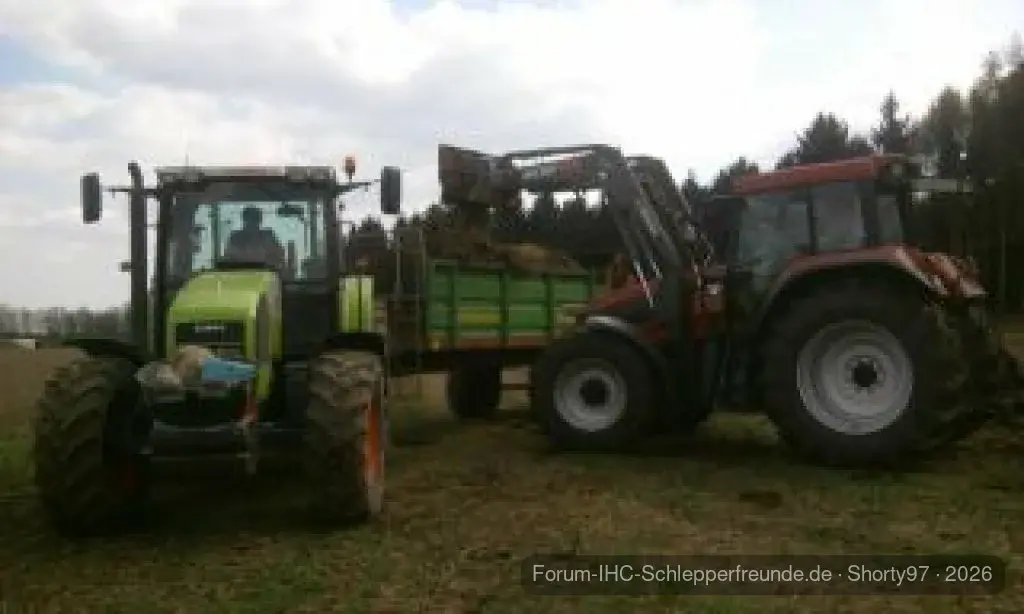 Case CS 130 am Mistaufladen
