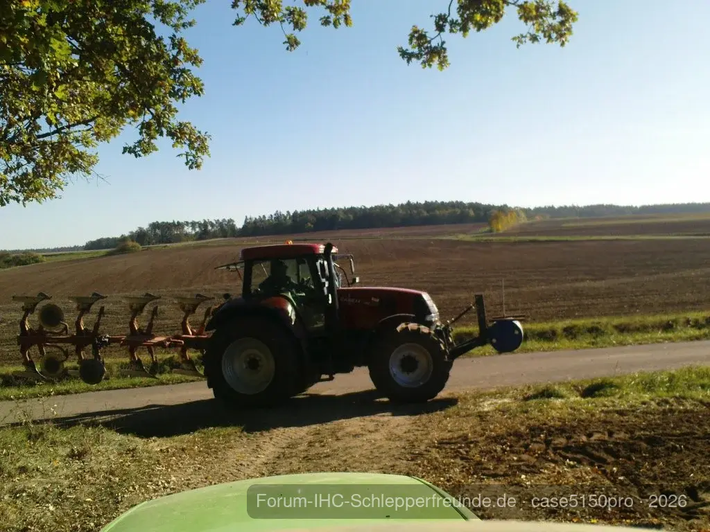 Case CVX 150 mit Kuhn