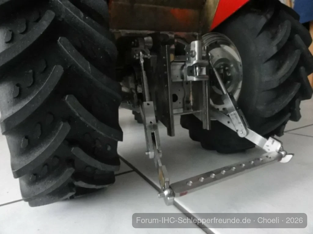 CASE IH 4240XL im Massstab 1:6