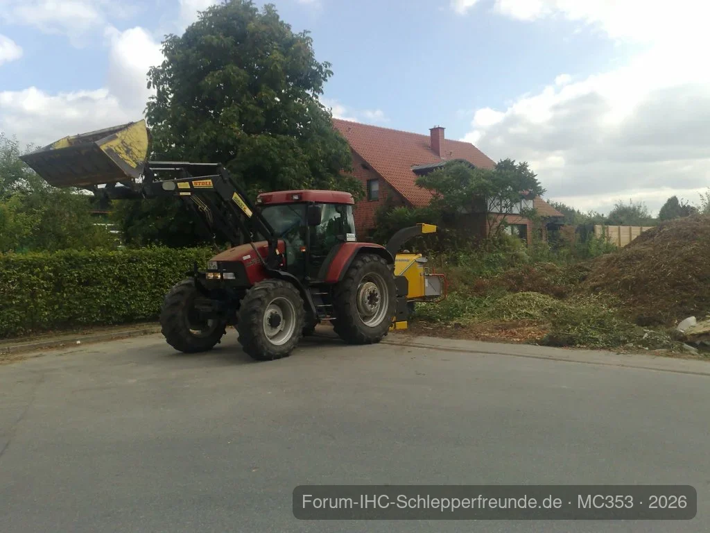 Case MX 100C am Buschhacken