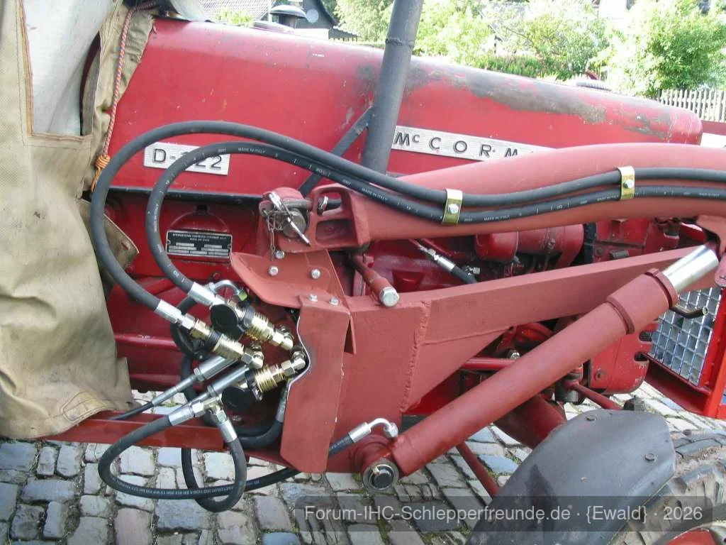 D-322 Frontlader mit Gerätebet