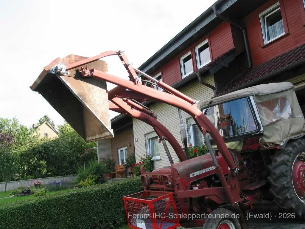 D-322 Frontlader mit Gerätebet