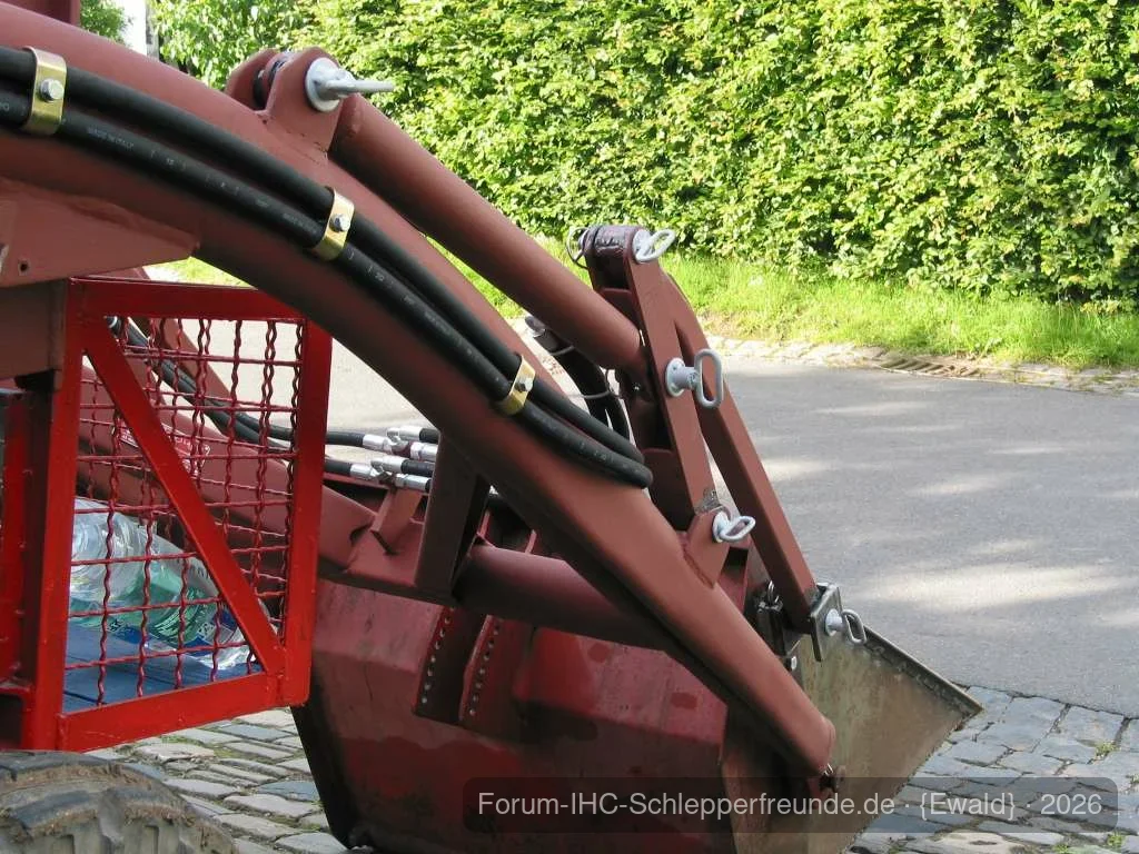 D-322 Frontlader mit Gerätebet