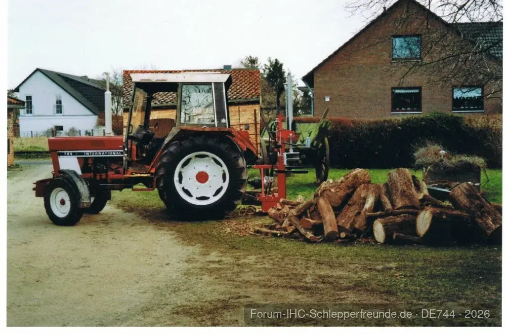 de744
