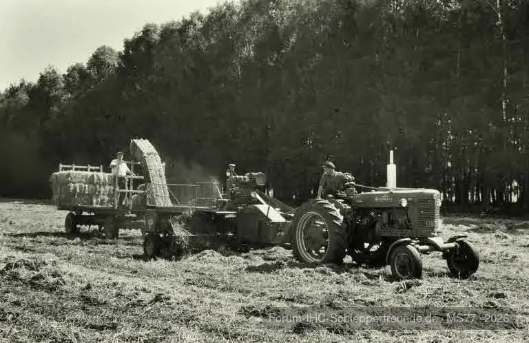Farmall mit Presse