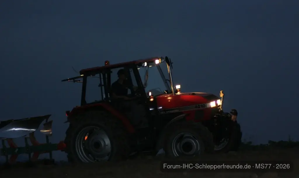 Herbstpflügen mit Case-IH 4210