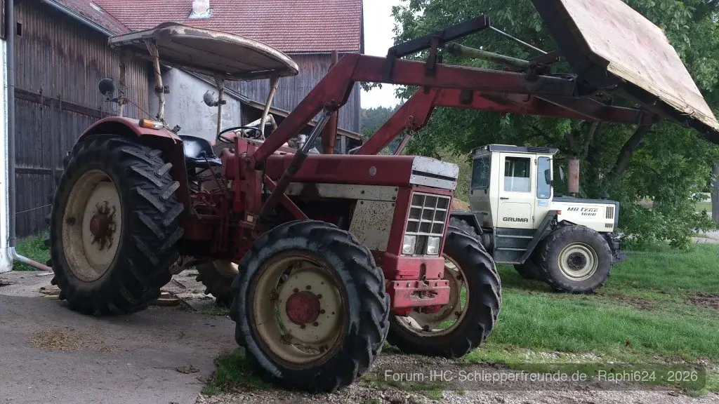 IHC 1046 AS und MB-trac 1000