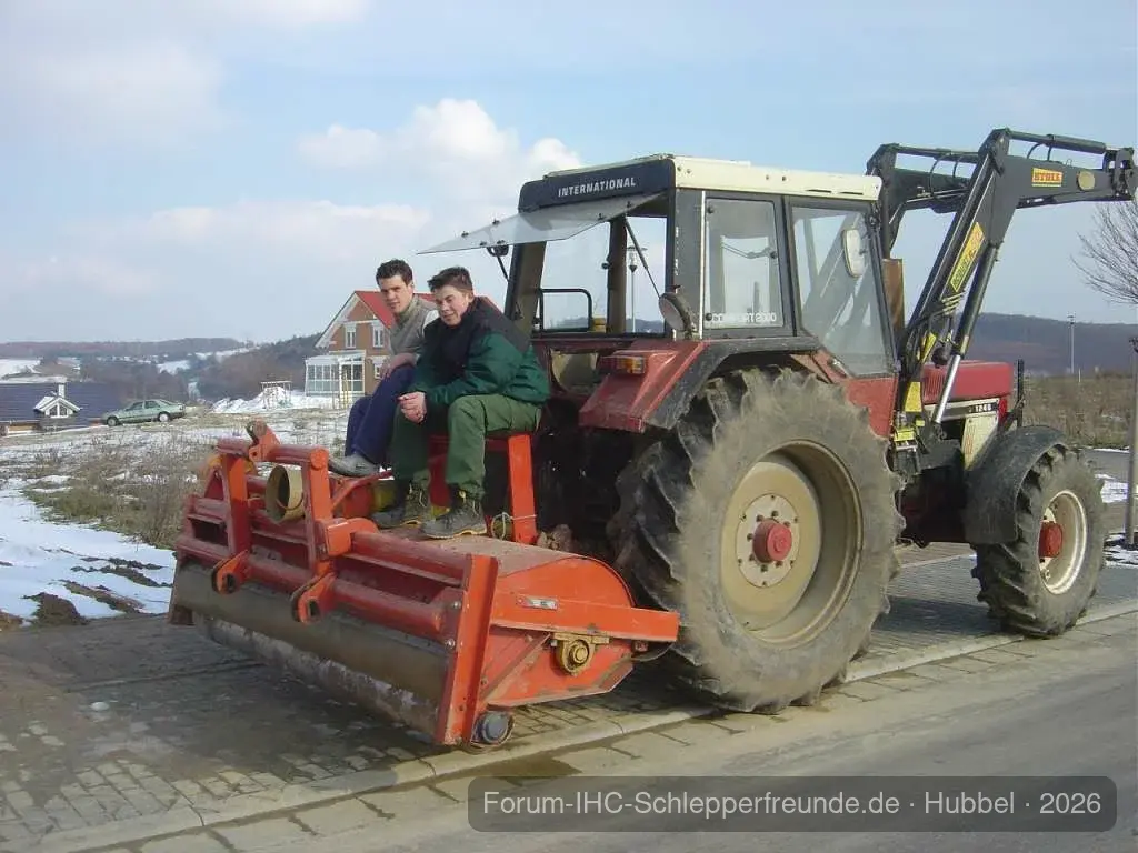 IHC 1246 mit FL und Mulcher