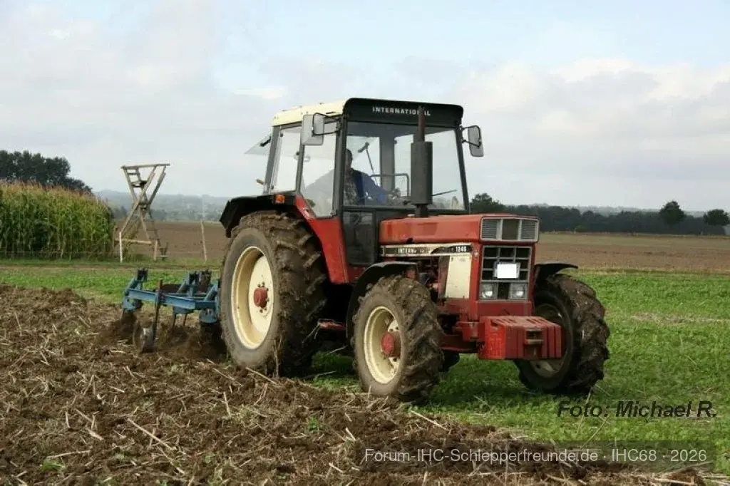 IHC 1246 mit Rabe Grubber