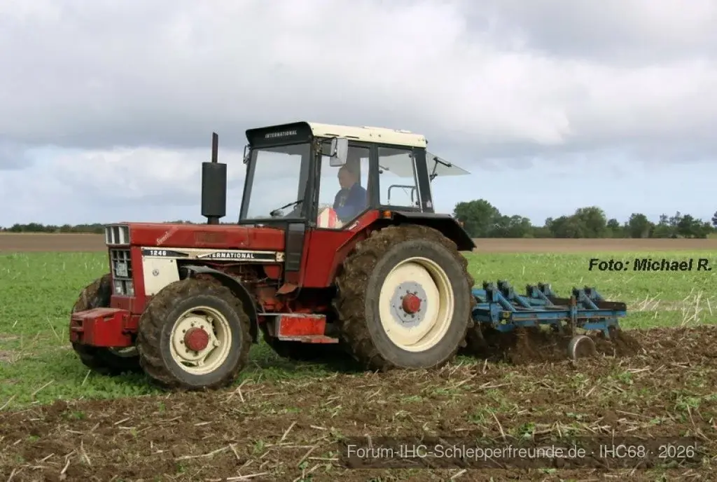 IHC 1246 mit Rabe Grubber