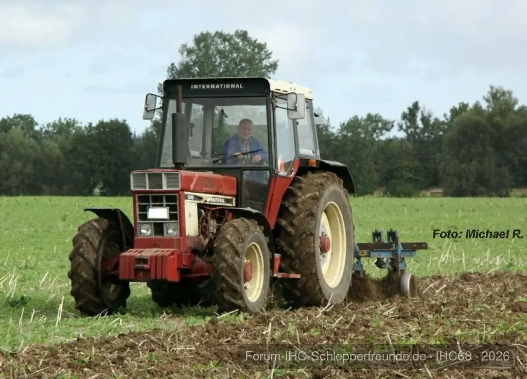 IHC 1246 mit Rabe Grubber