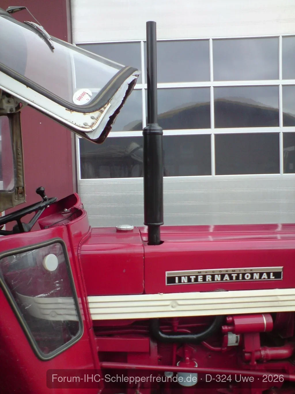 IHC 353 Auspuff nach oben