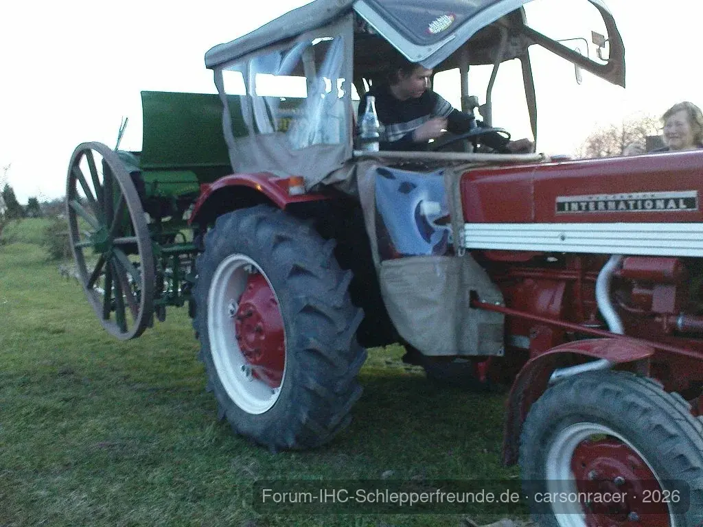 IHC 353 mit Rarität im Einsatz