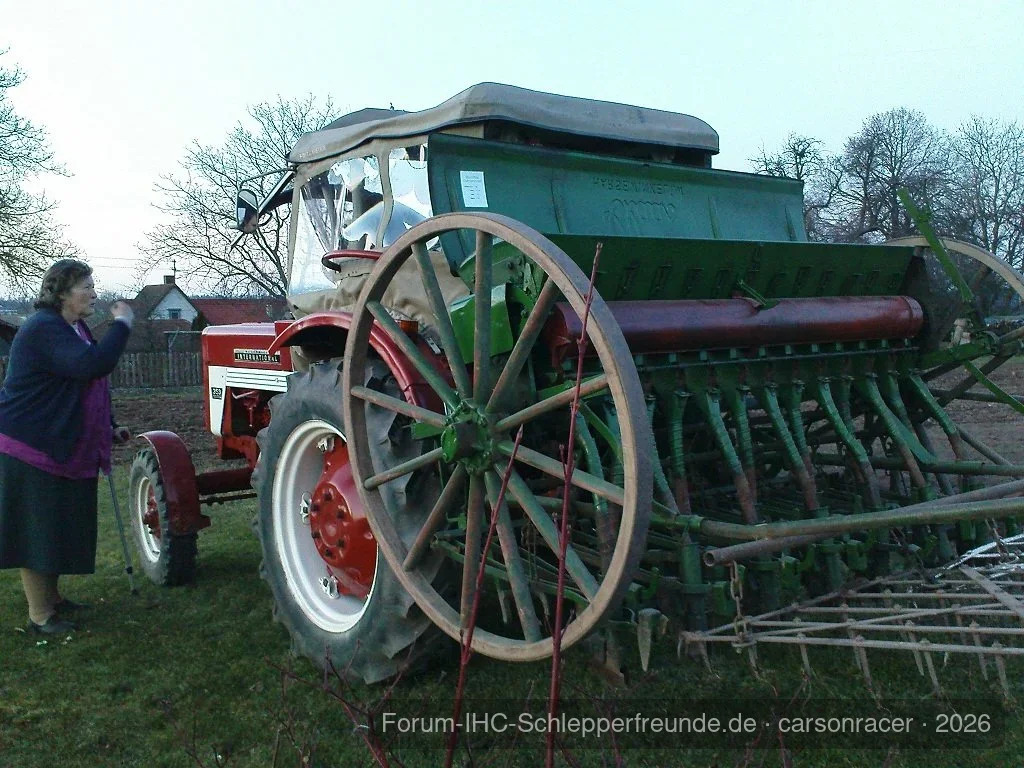 IHC 353 mit Rarität im Einsatz