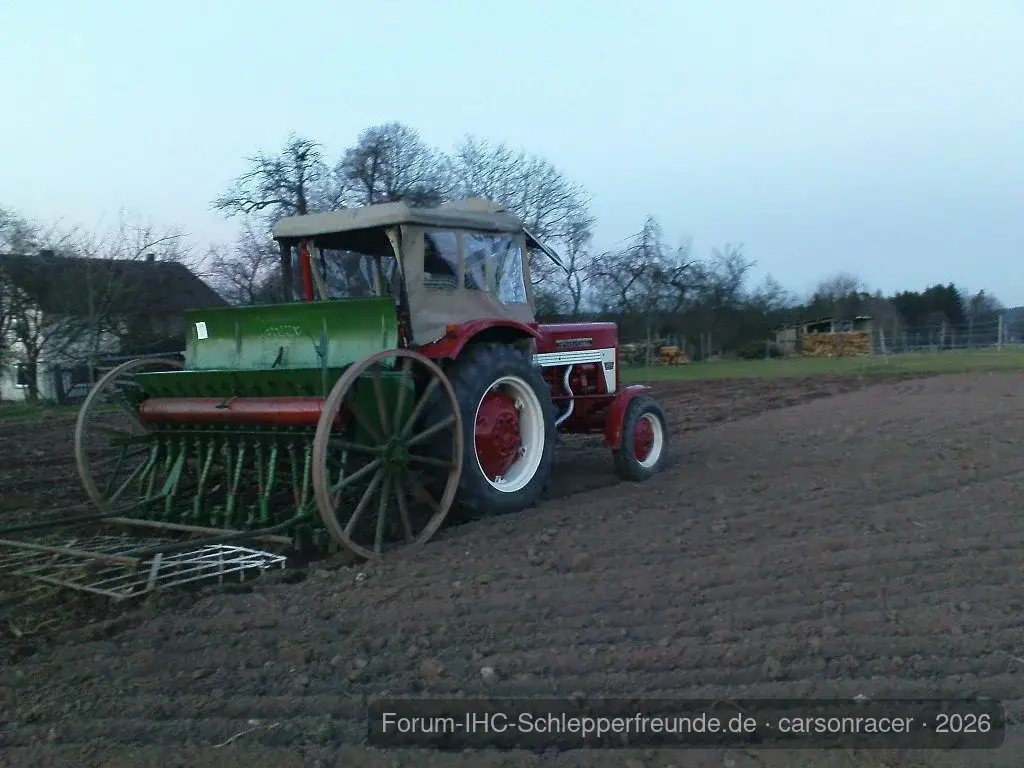 IHC 353 mit Rarität im Einsatz