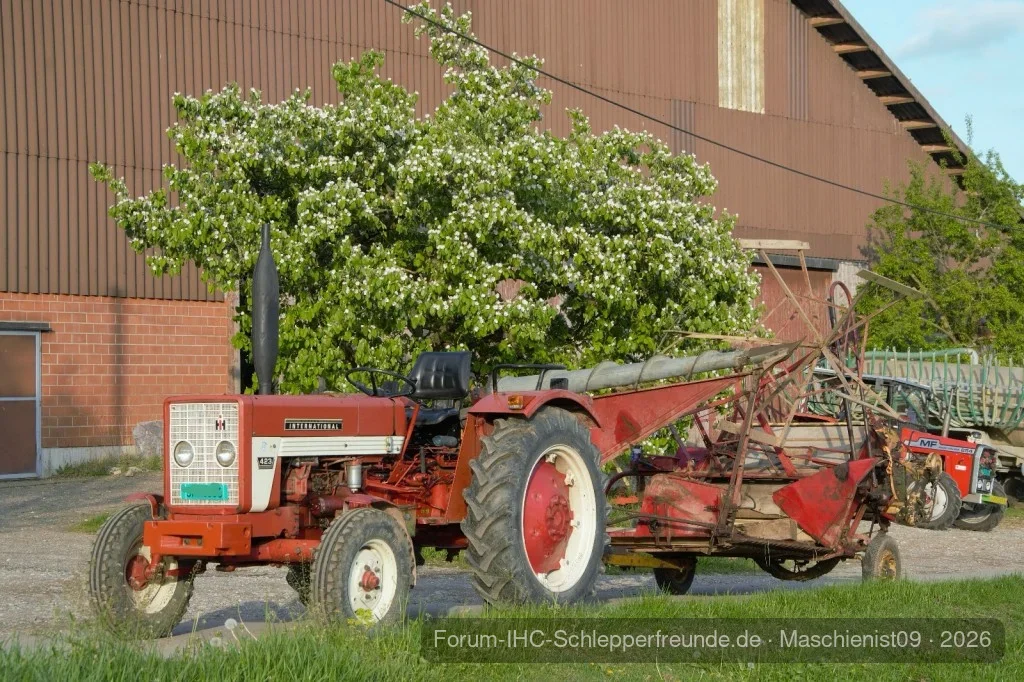 IHC 423 mit Bindemäher