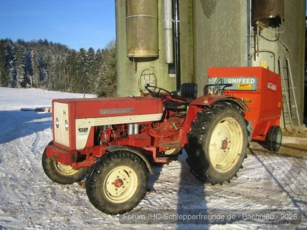 IHC 423 und Futtermischwagen