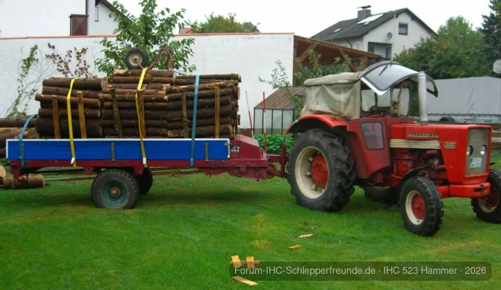 IHC 523 mit Anhänger