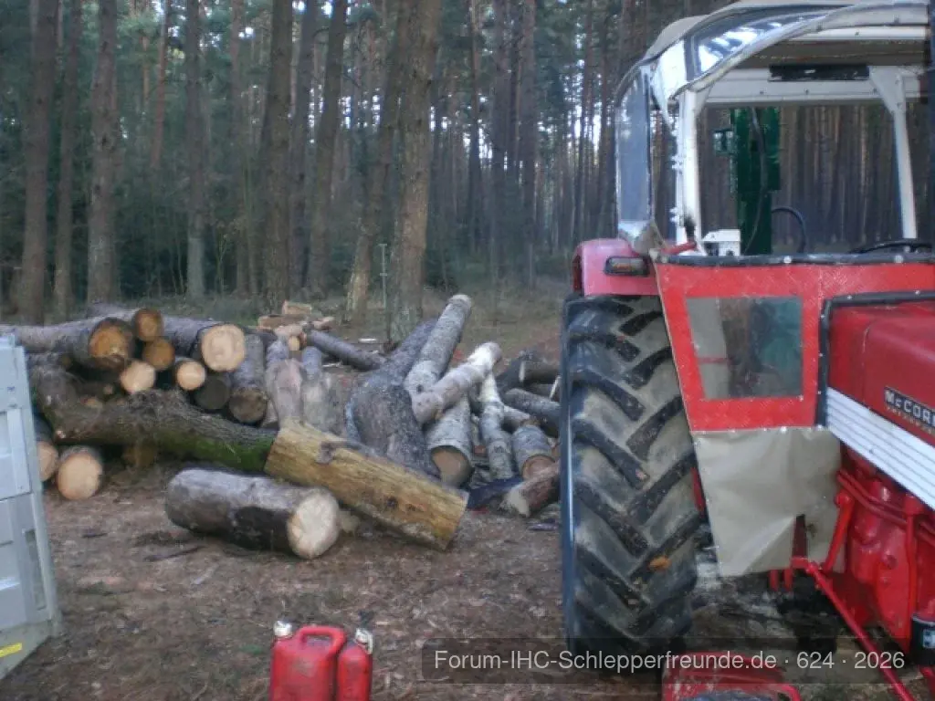 IHC 624 beim Holzspalten