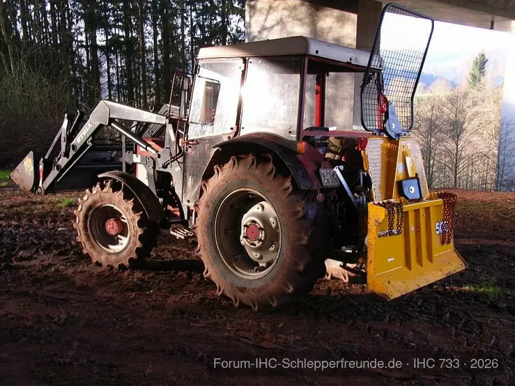 IHC 733 mit 5to Seilwinde