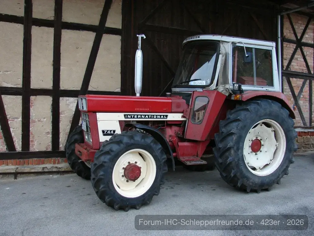 IHC 744 AS