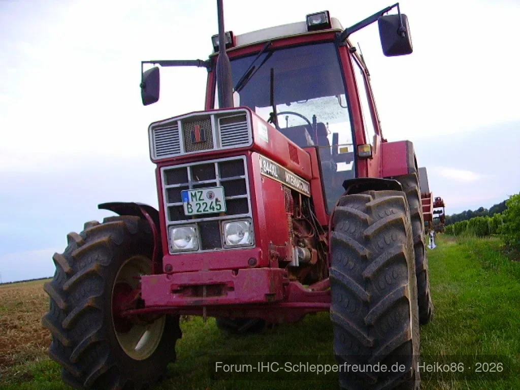 IHC 844 XL mit Grubber