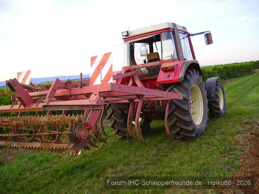 IHC 844 XL mit Grubber