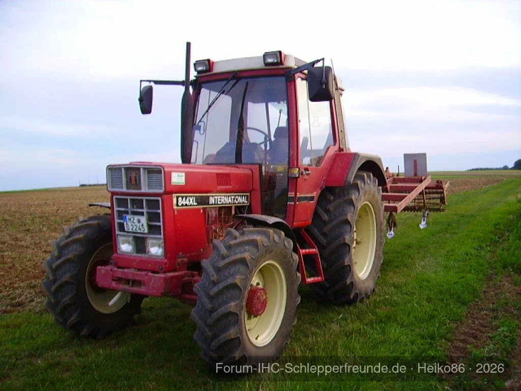 IHC 844 XL mit Grubber