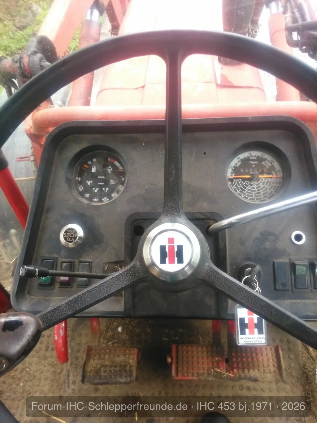 IHC 955 XLA Amaturenbrett