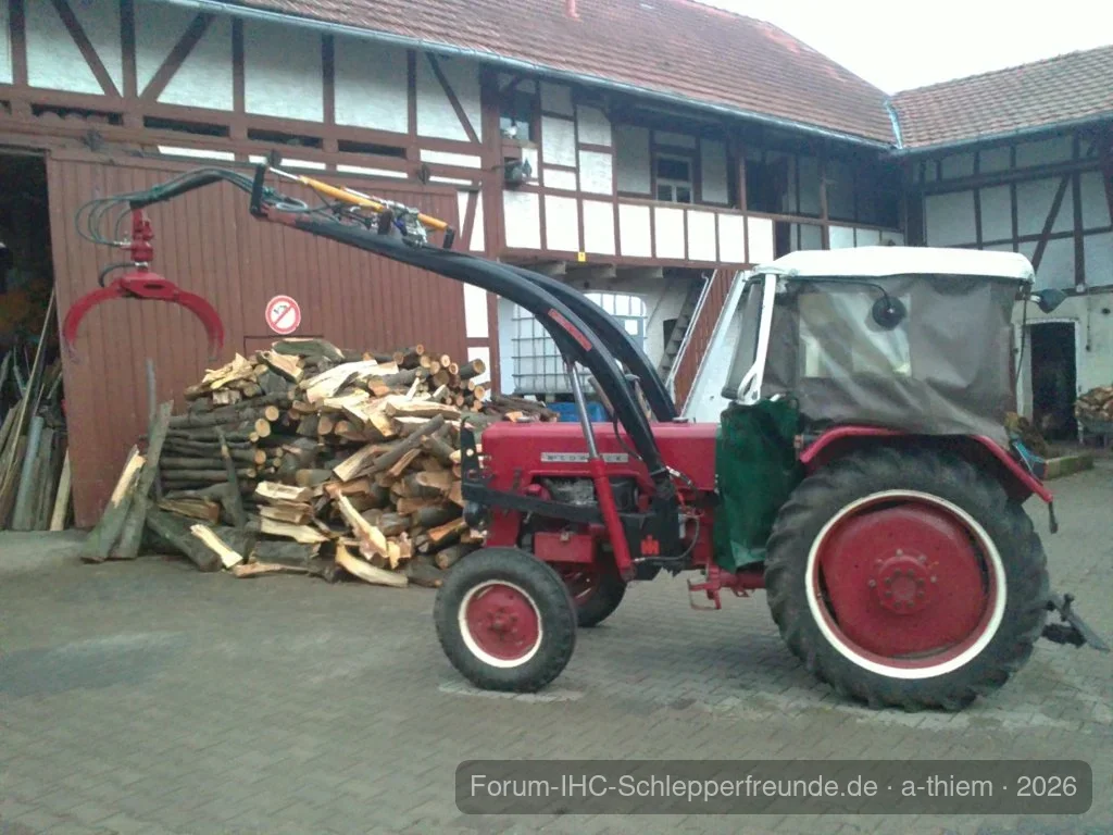 IHC D-439 mit Holzzange